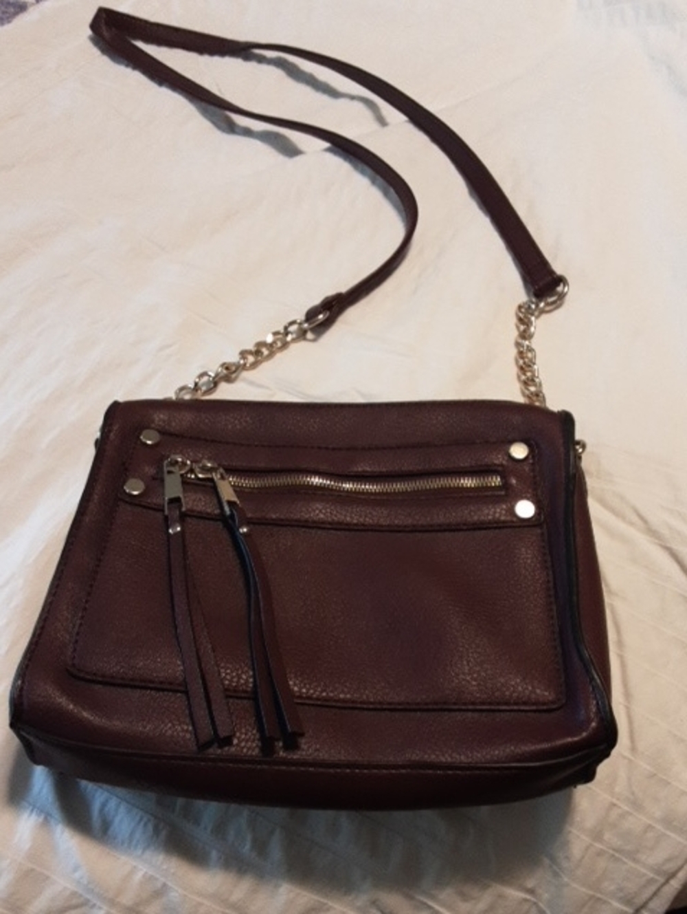 Women’s Crossbody Shoulder Bag in Burgundy - Classic Leather Look